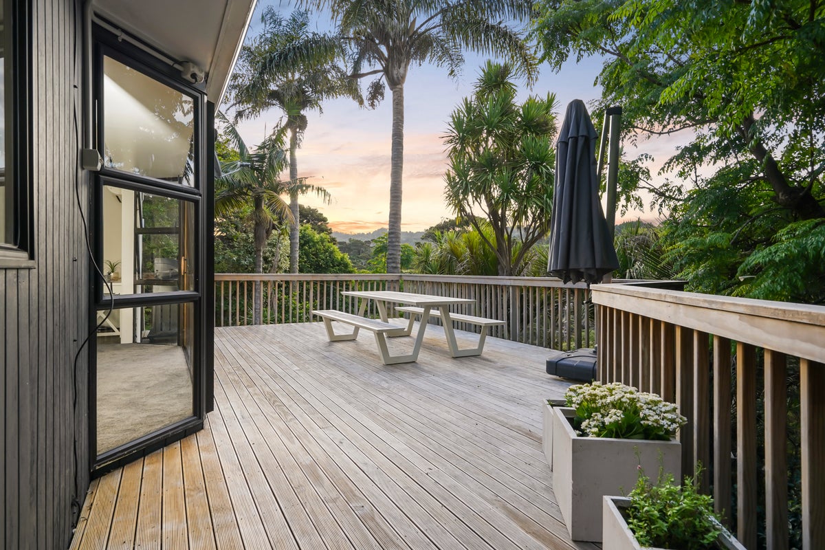 168 Huia Road, Titirangi, Auckland - Carousel 1