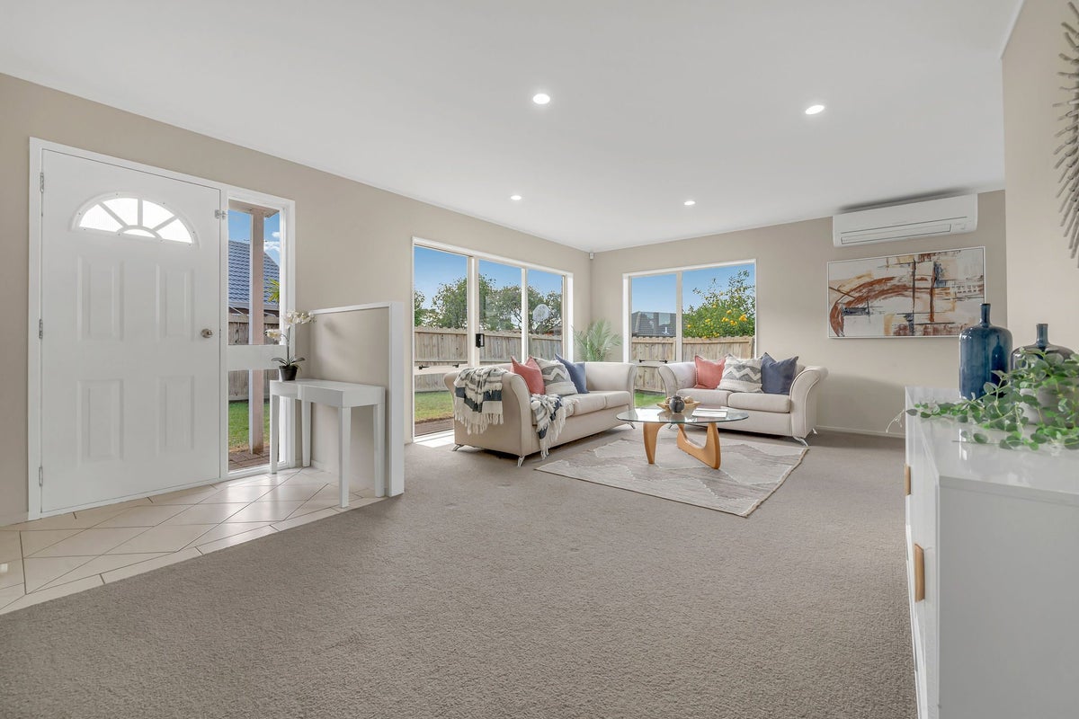 10 Waylen Place, Burswood, Auckland - Carousel 2