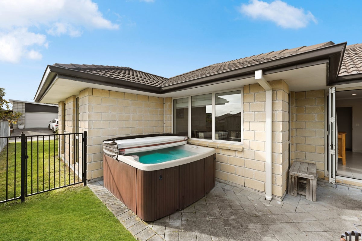 20 Wisteria Place, Flagstaff, Hamilton, Waikato - Carousel 2
