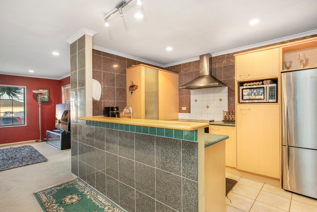 37 Ironstone Place, Randwick Park, Auckland - Carousel 2