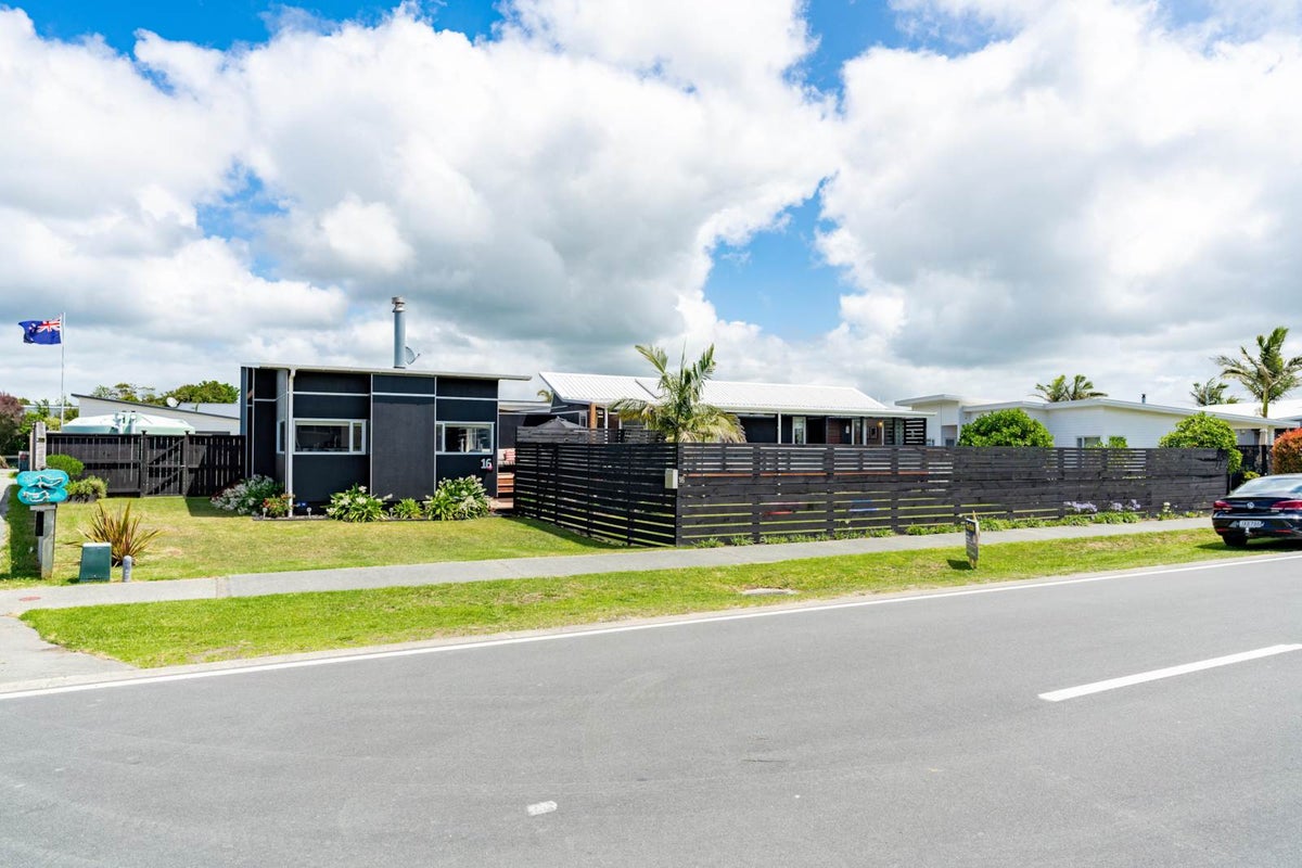 16 Seabreeze Road, Mangawhai Heads, Mangawhai - Carousel 1