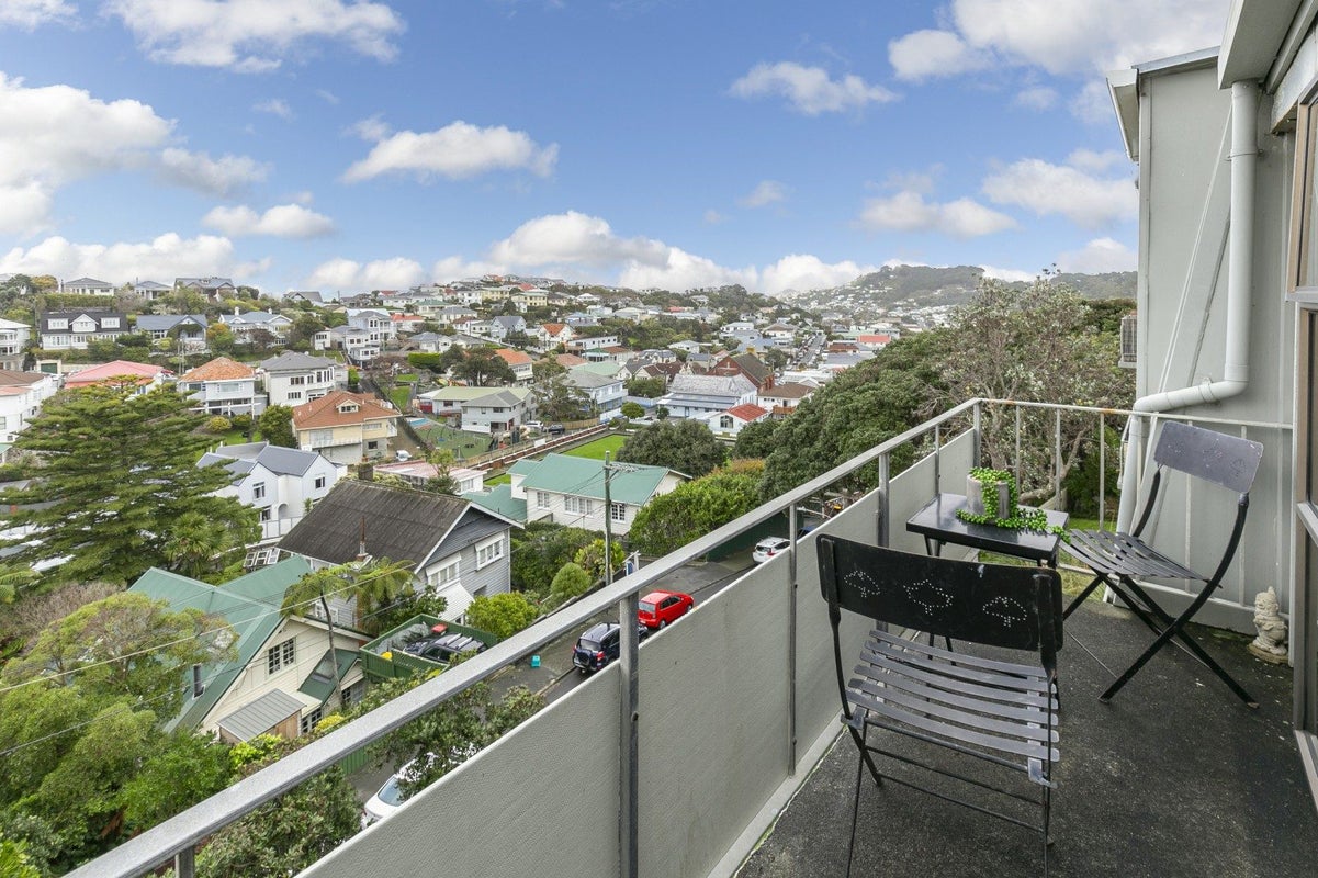 11/7 Konini Road, Hataitai, Wellington - Carousel 1