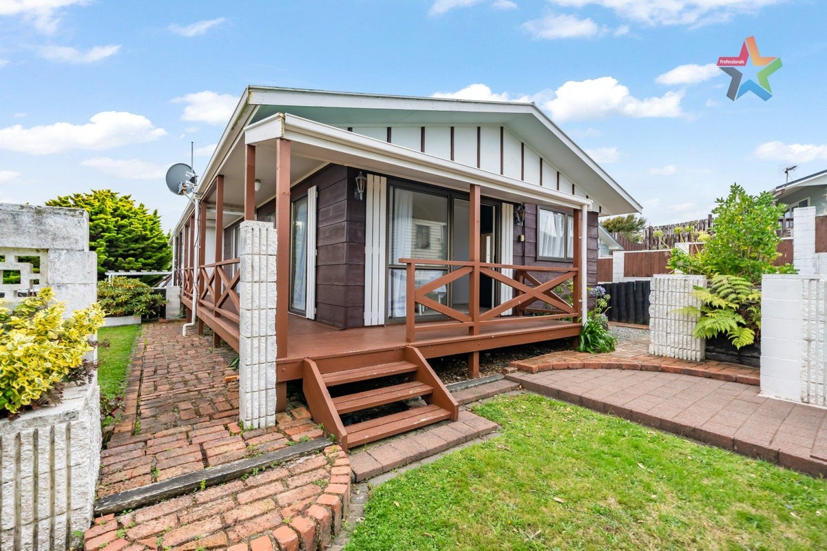 14A Mossburn Grove, Kelson, Lower Hutt - Carousel 1