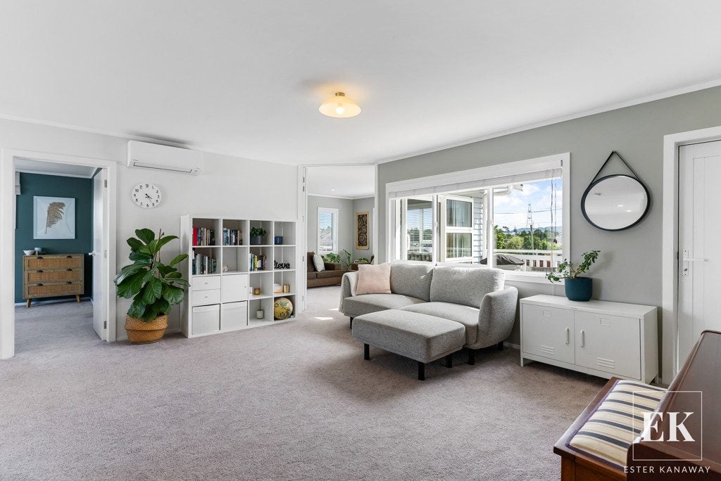 1/1 Toru Street, Te Atatu Peninsula, Auckland - Carousel 2