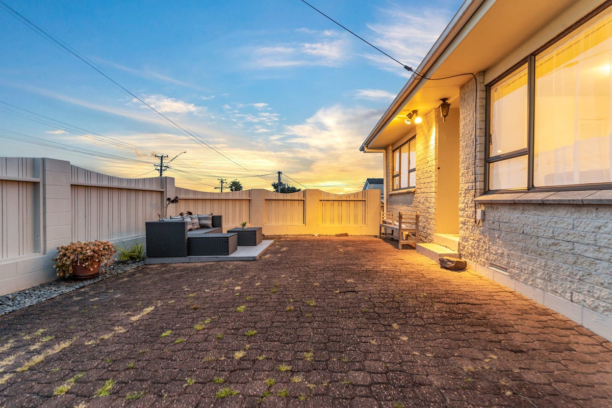 2/23 Target Rd, Totara Vale, North Shore City - Carousel 2