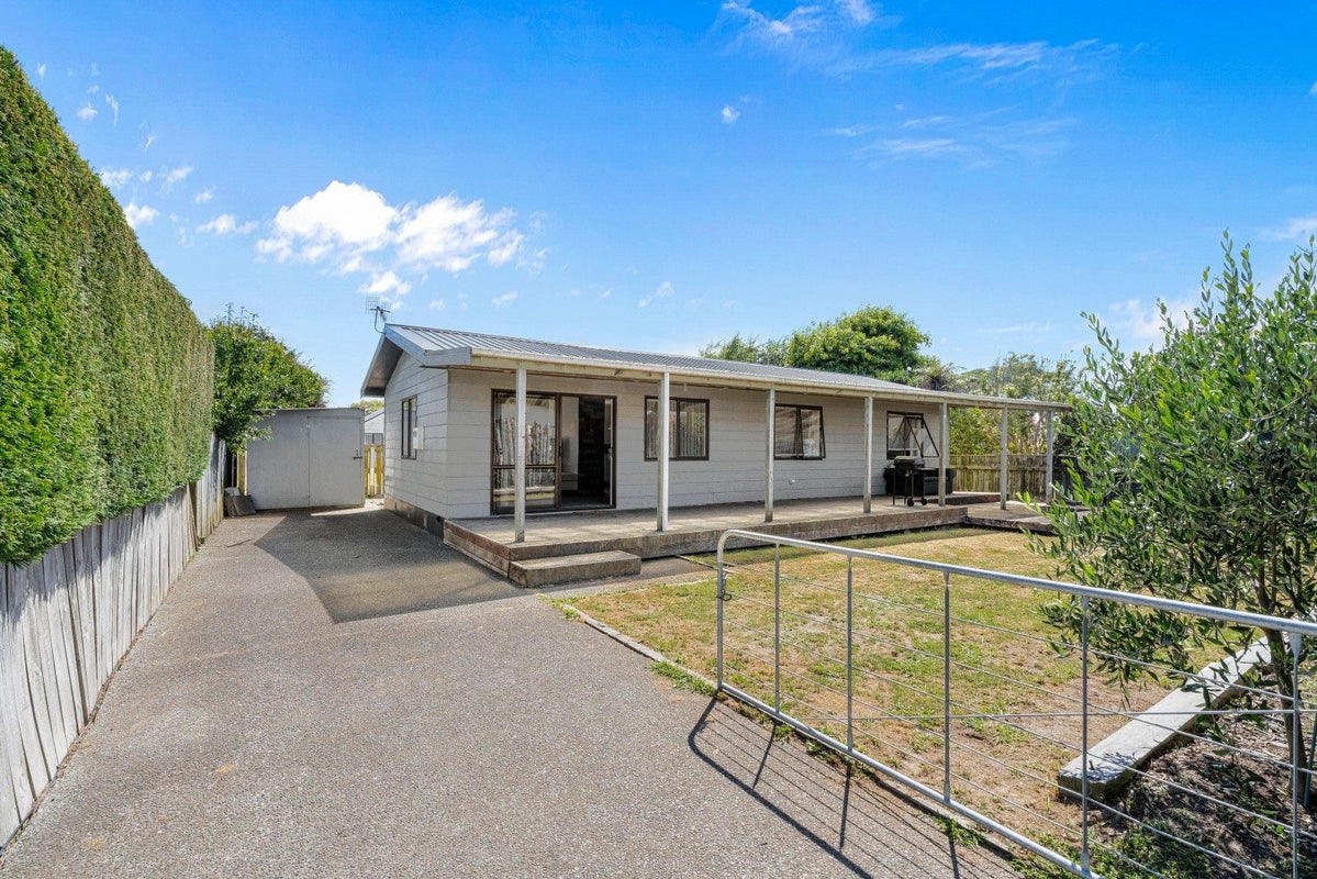 62 Atkinson Avenue, Otaki Beach, Otaki - Carousel 1
