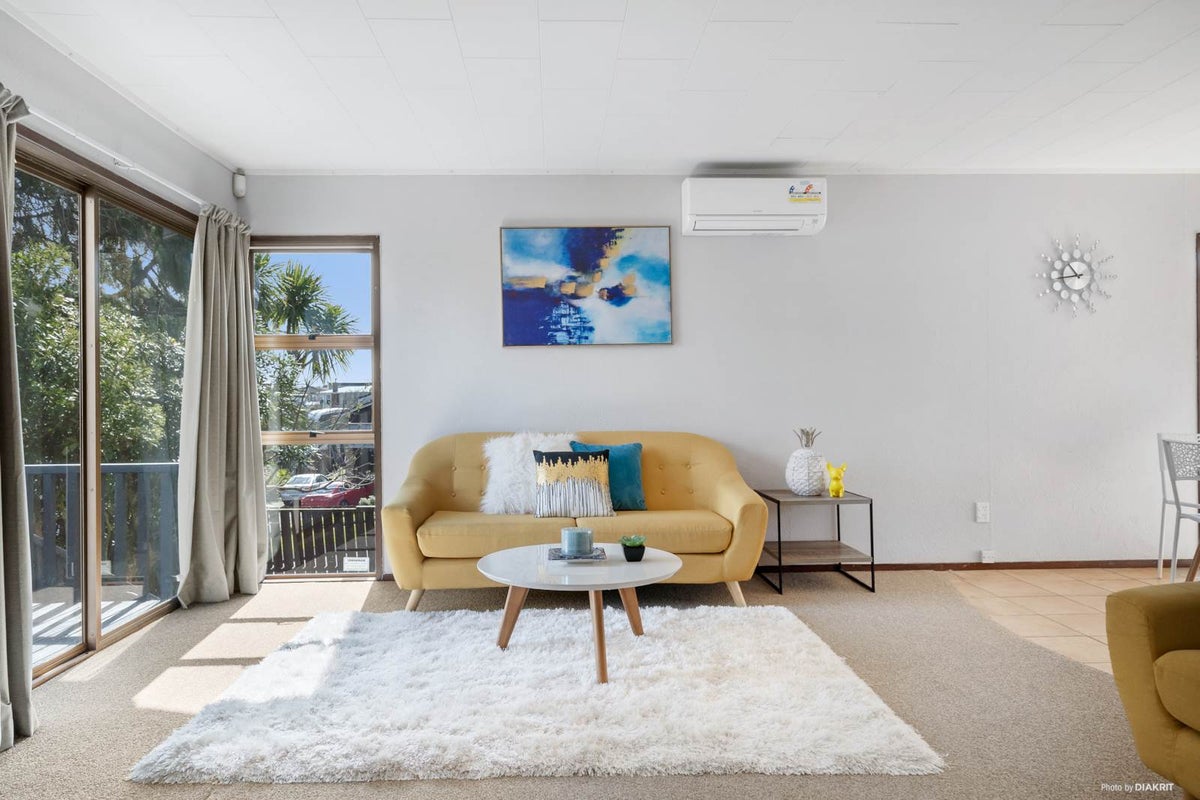1/24 Longreach Drive, Sunnyvale, Auckland - Carousel 1