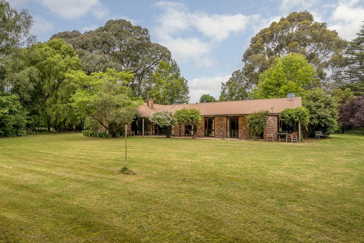 111 Longstaffs Road, Christchurch - Carousel 1