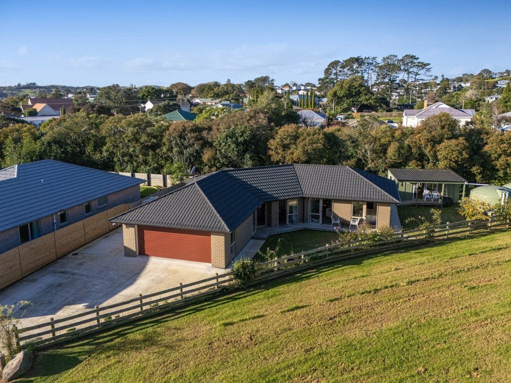 30 Kawariki Road, Helensville, Helensville - Carousel 1