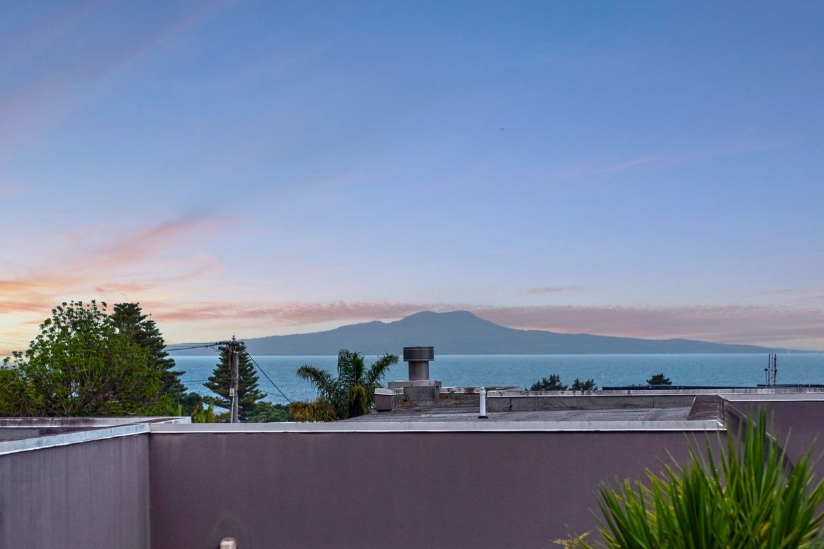42 Bayview Road, Browns Bay, Auckland - Carousel 2