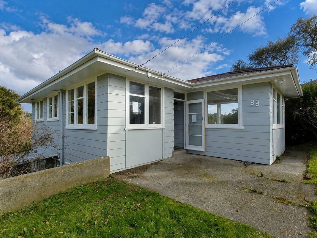 33 Castor Crescent, Cannons Creek, Porirua - Carousel 1