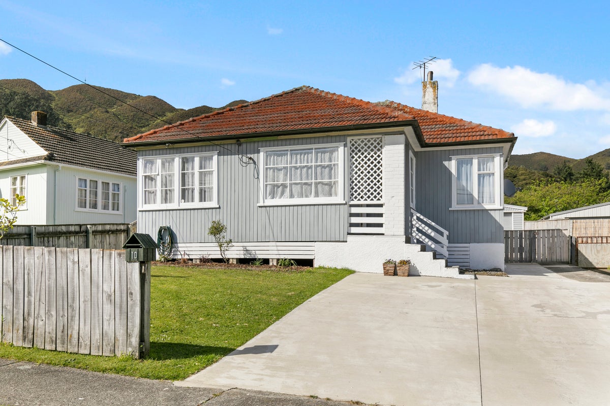 10 Cleland Crescent, Naenae, Lower Hutt - Carousel 2