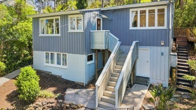 8 Arama Avenue, Titirangi, Auckland - Carousel 1