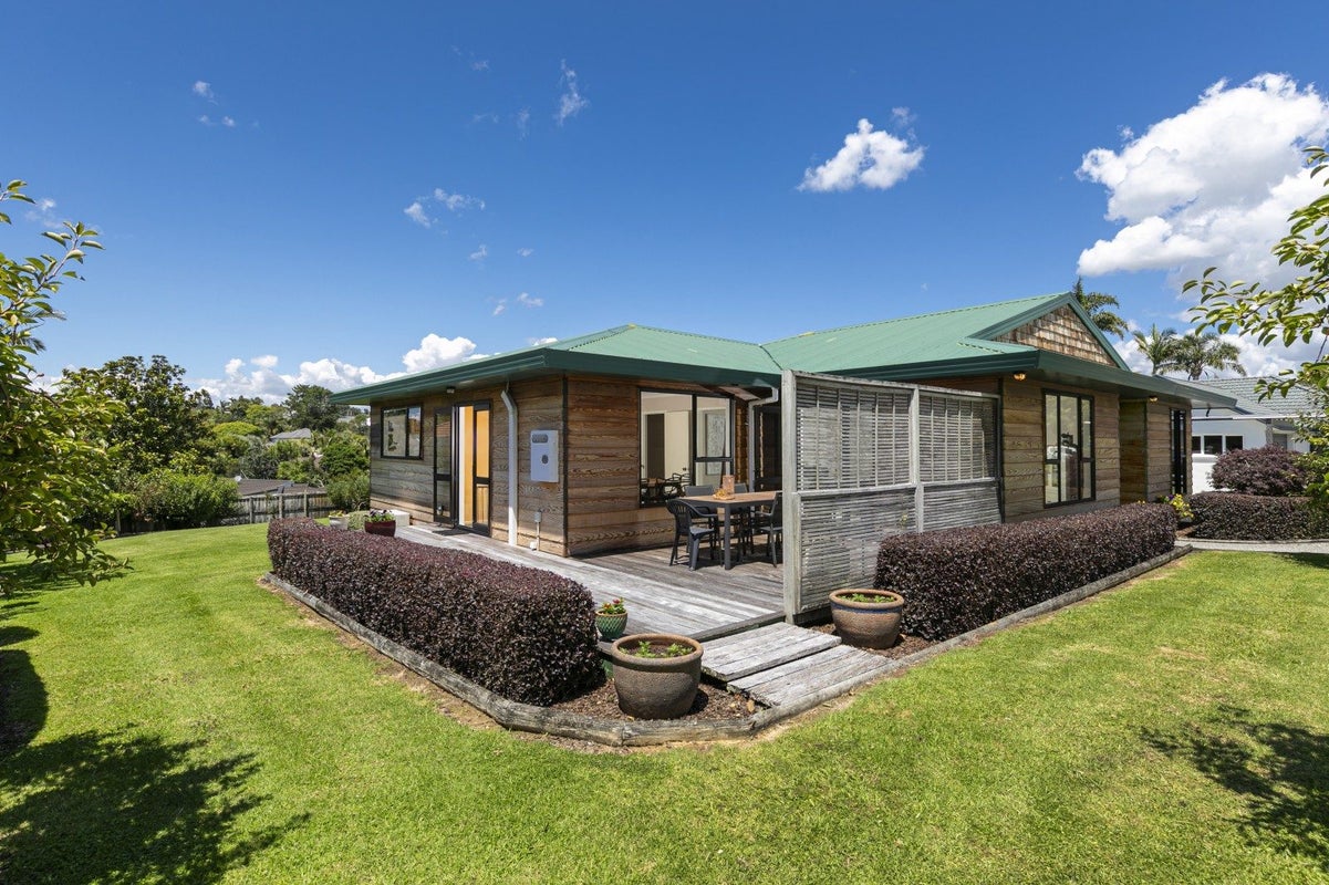 11 Windfall Grove, Greenhithe, Auckland - Carousel 2