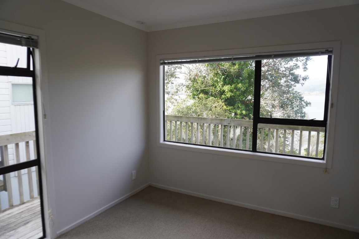 27 Spinnaker Drive, Whitby, Porirua - Carousel 2
