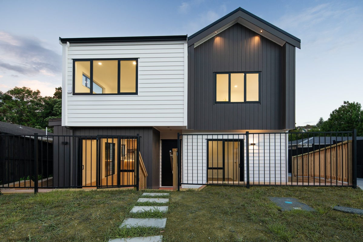 24A Scarlock Avenue, Browns Bay, Auckland - Carousel 1