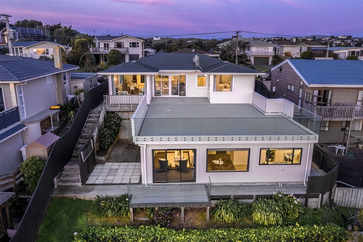 27 Herewini Street, Titahi Bay, Porirua - Carousel 2