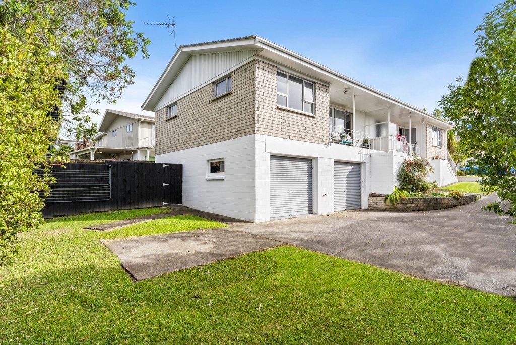 2/23 Taitua Drive, Te Atatu South, Auckland - Carousel 1