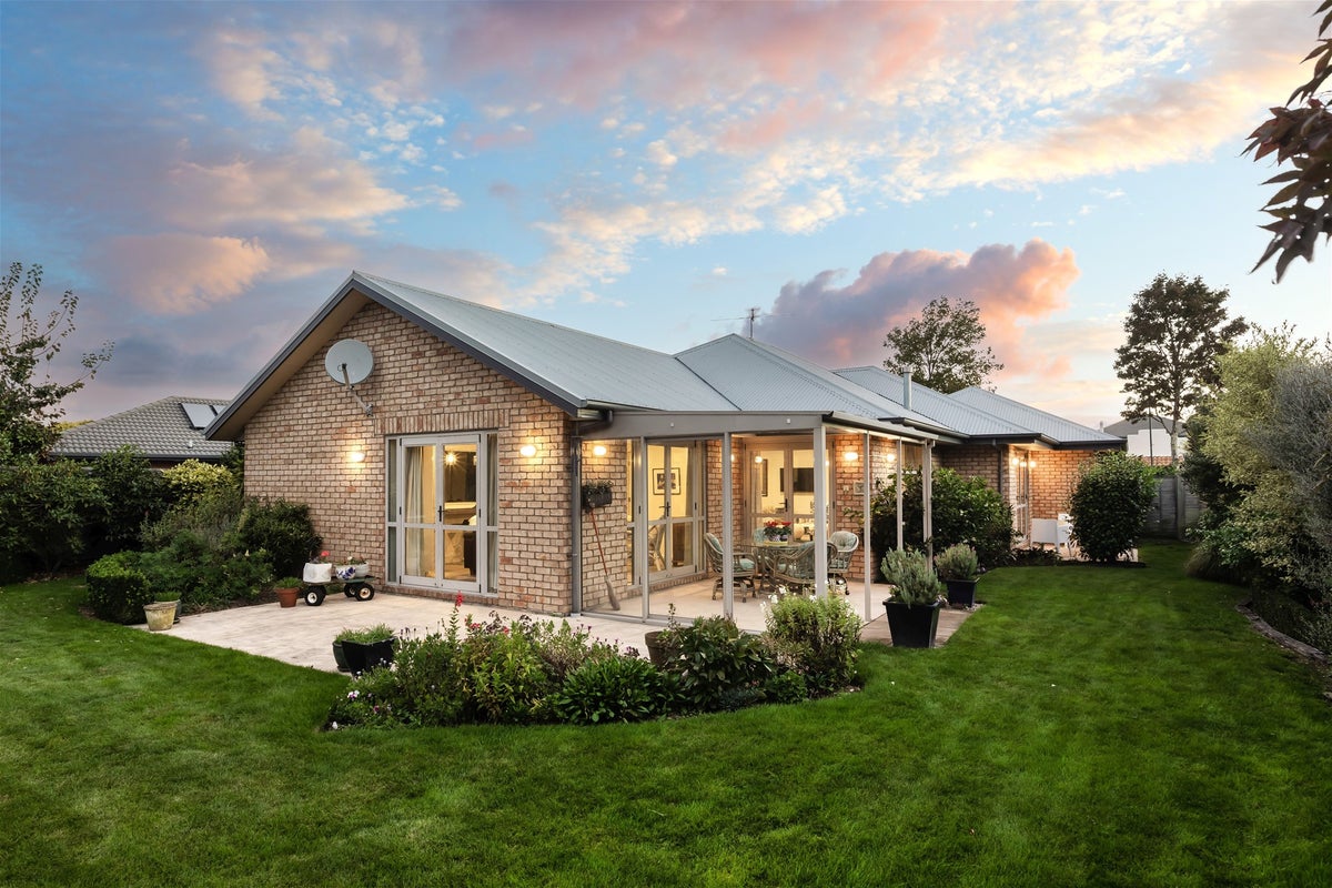 12 Laguna Gardens, Shirley, Christchurch - Carousel 1