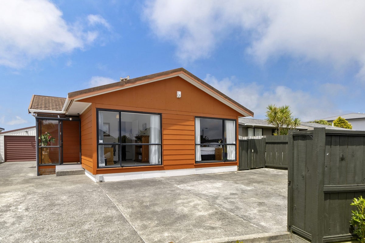 12B Cathie Place, Karori, Wellington - Carousel 1