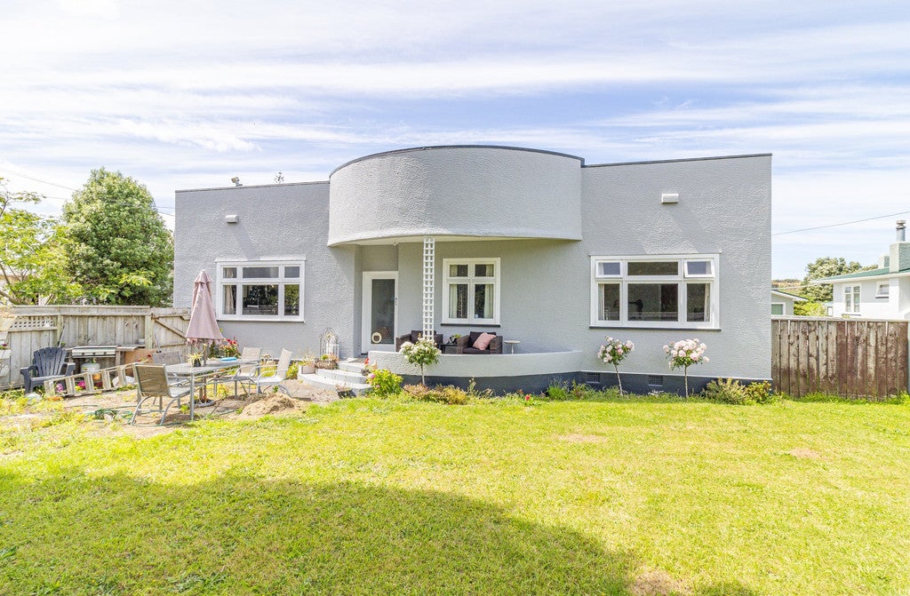 11 Balgownie Avenue, Gonville, Whanganui - Carousel 1