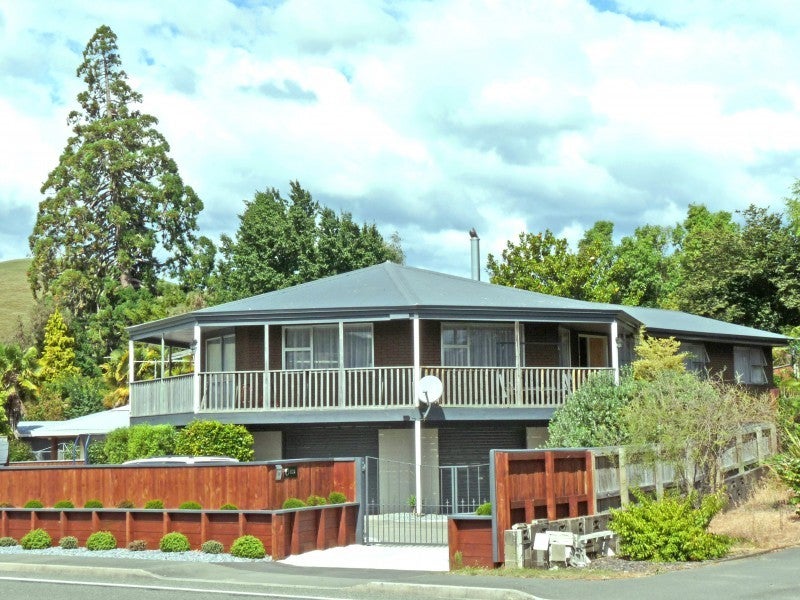 94 Whitby Road, Wakefield - Carousel 1