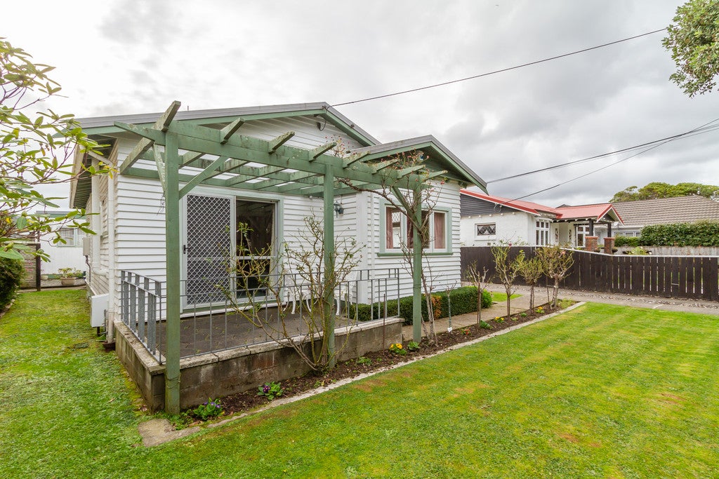 17 Thornycroft Avenue, Epuni, Lower Hutt - Carousel 19