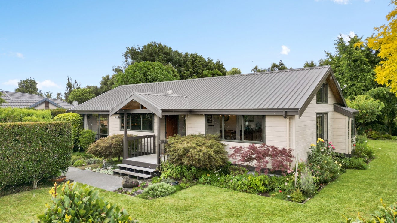 62 Tuirangi Street, Flagstaff, Hamilton - Carousel 1