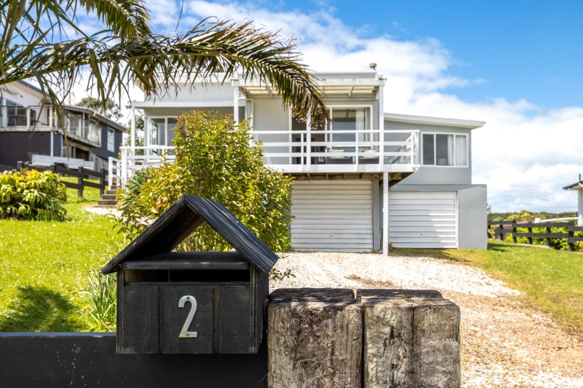 2 Bryan Road, Surfdale, Waiheke Island - Carousel 1