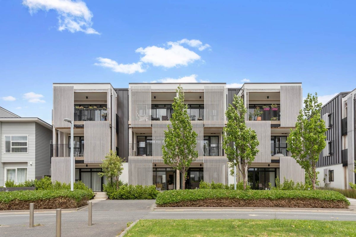 1/169 Hobsonville Point Road, Hobsonville, Auckland - Carousel 1
