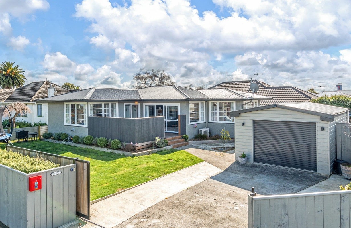 2 Chester Crescent, West End, Palmerston North - Carousel 14