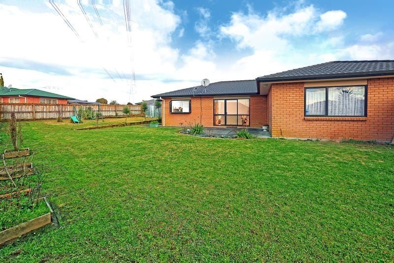 40 Medvale Avenue, Flat Bush, Auckland - Carousel 1