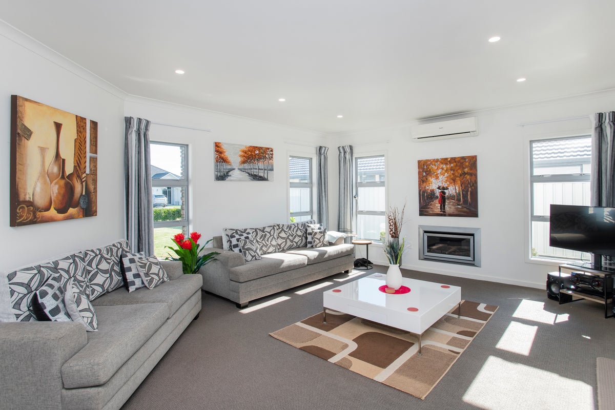 43 Sterling Park, Lytton West, Gisborne - Carousel 2