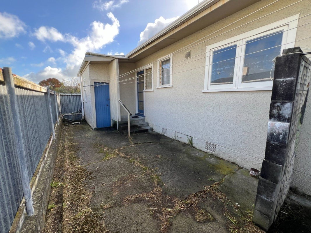 135 College Street , Awapuni, Palmerston North - Carousel 14