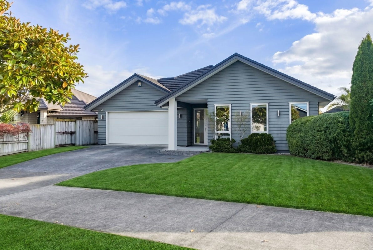 217 Cumberland Drive, Flagstaff, Hamilton - Carousel 1