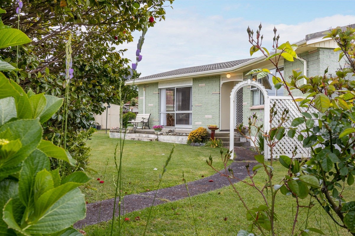 18 Park Avenue, Waikanae - Carousel 2