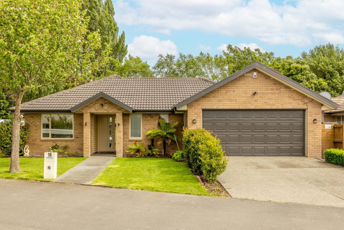 18 Maurice Stanton Place, Shirley, Christchurch - Carousel 1