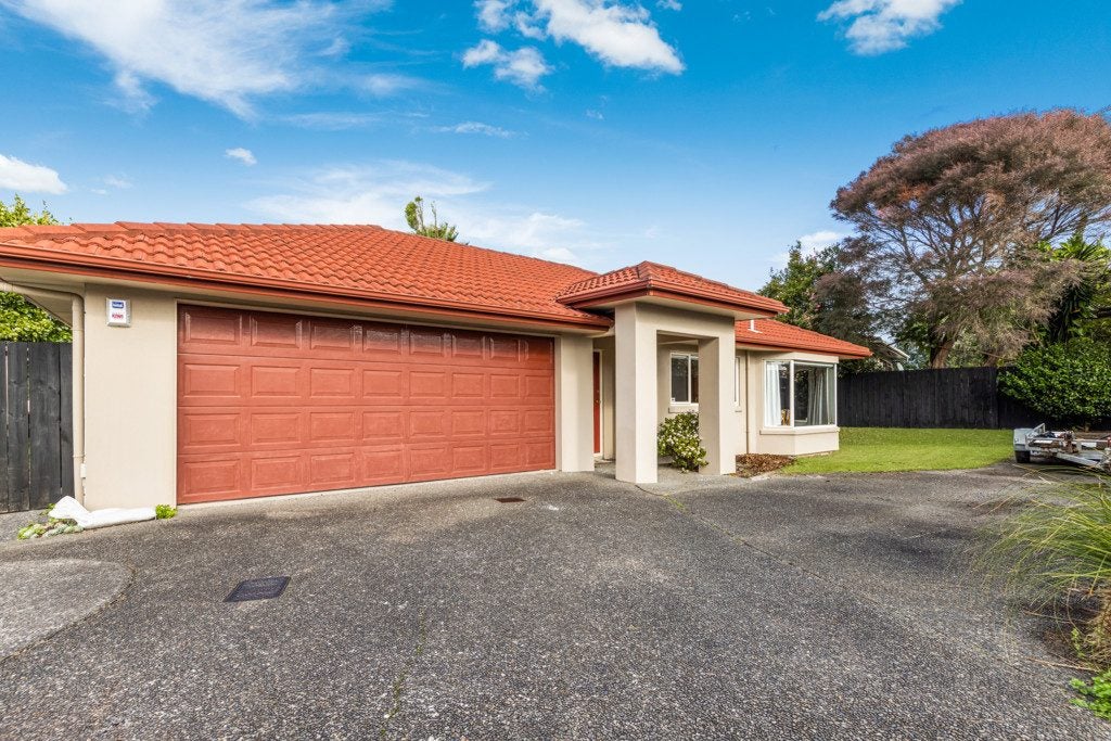 319B Royal Road, Massey, Auckland - Carousel 1
