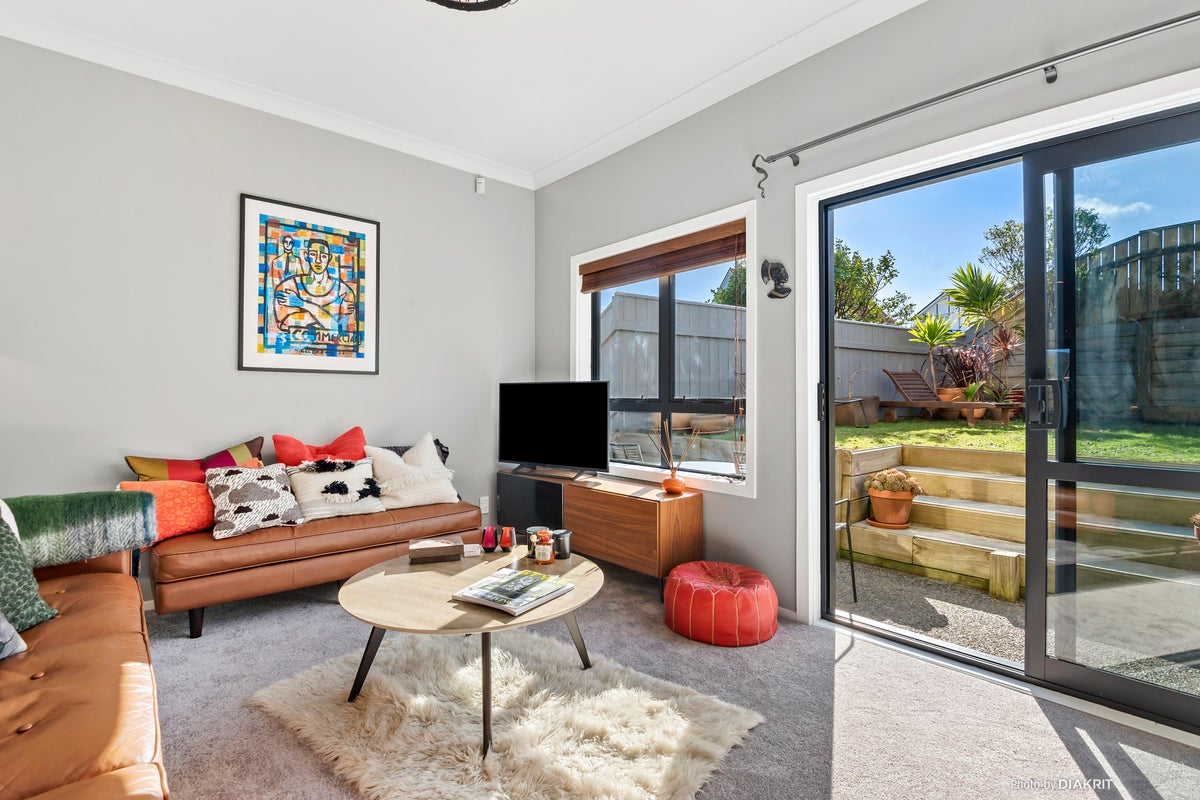 55 Woodhouse Avenue, Karori, Wellington - Carousel 2