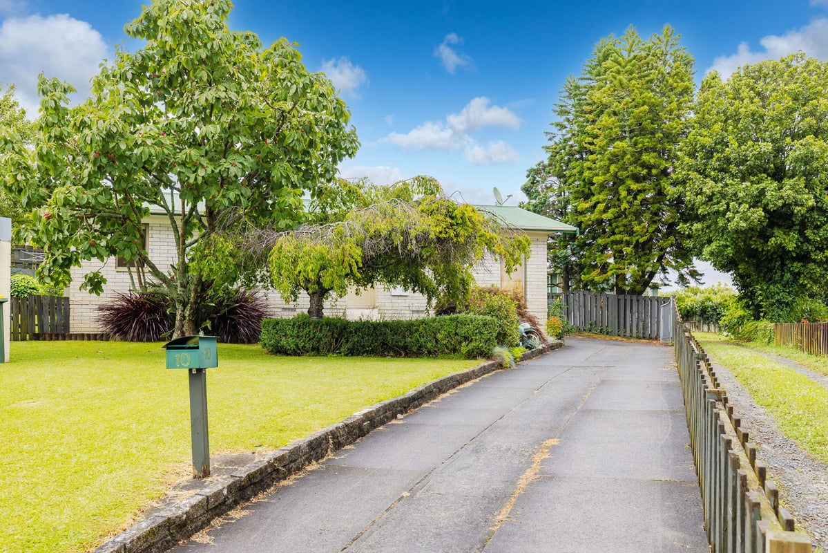 10 Norfolk Place, Pukete, Hamilton - Carousel 2