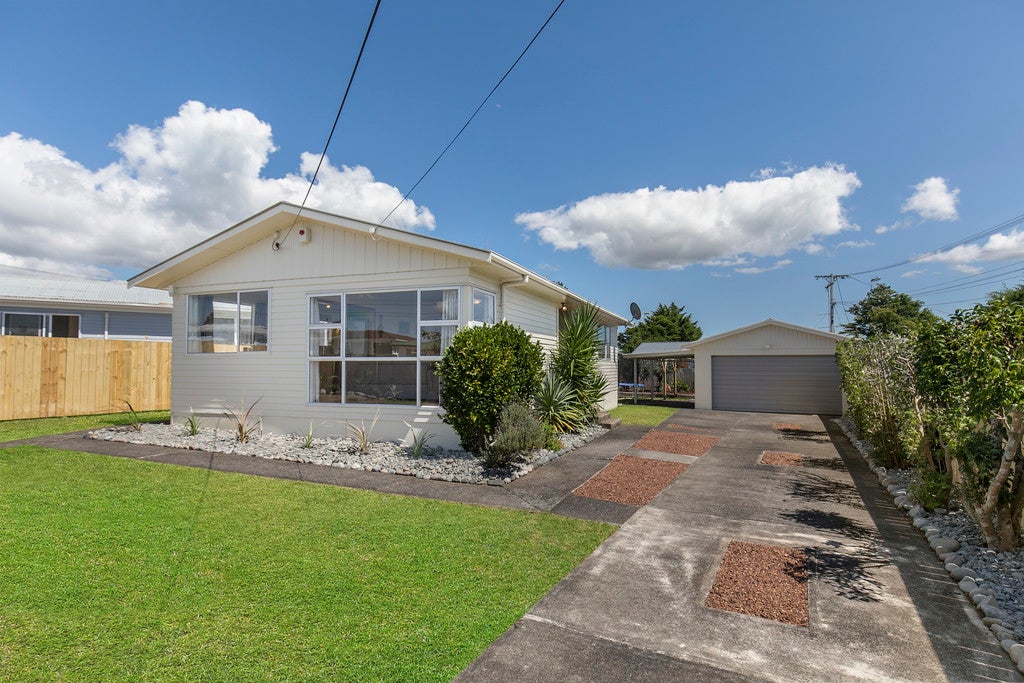 20 Tramway Road, Beach Haven, Auckland - Carousel 1