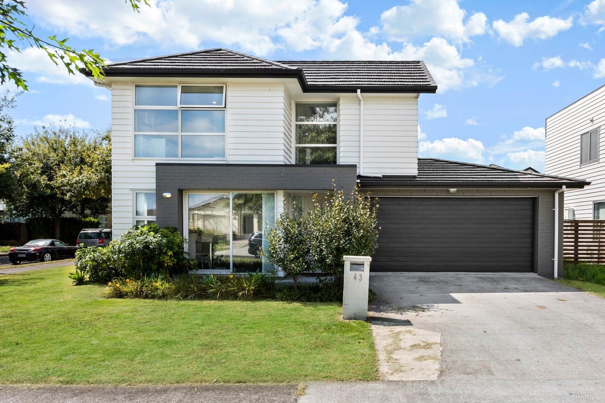 43 Kauri Drive, Takanini, Auckland - Carousel 1