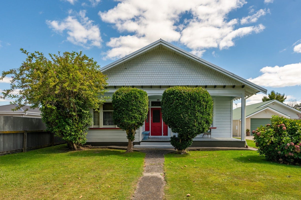 1420 Karamu Road North, Mayfair, Hastings - Carousel 1