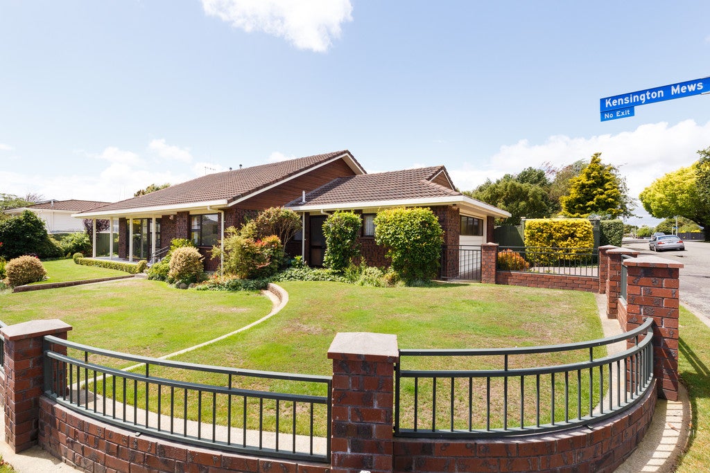 2 Kensington Mews, Hokowhitu, Palmerston North - Carousel 24