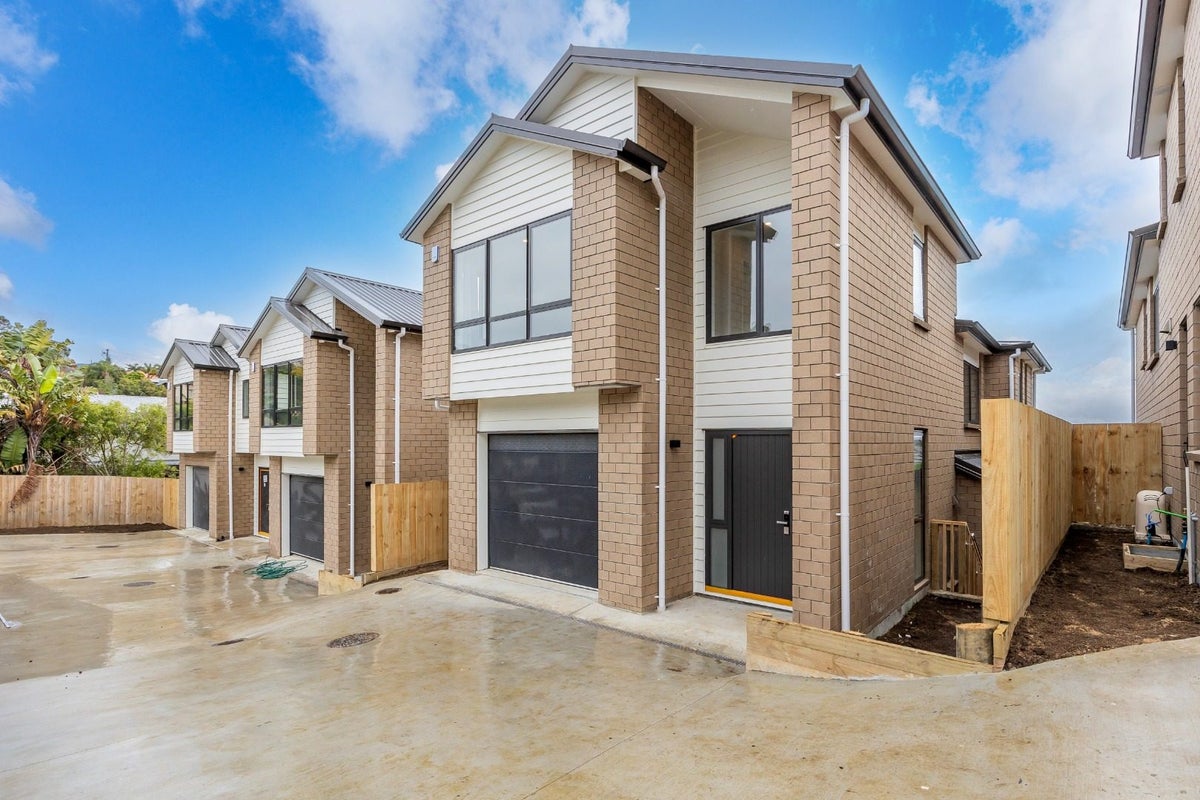 13A Tenbless Court, Unsworth Heights, Auckland - Carousel 1