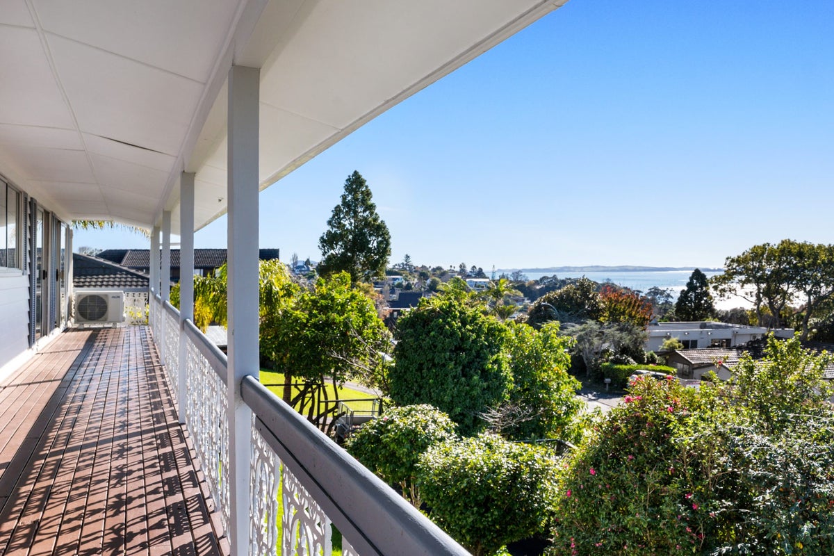 10 McMillan Place, Mellons Bay, Auckland - Carousel 1