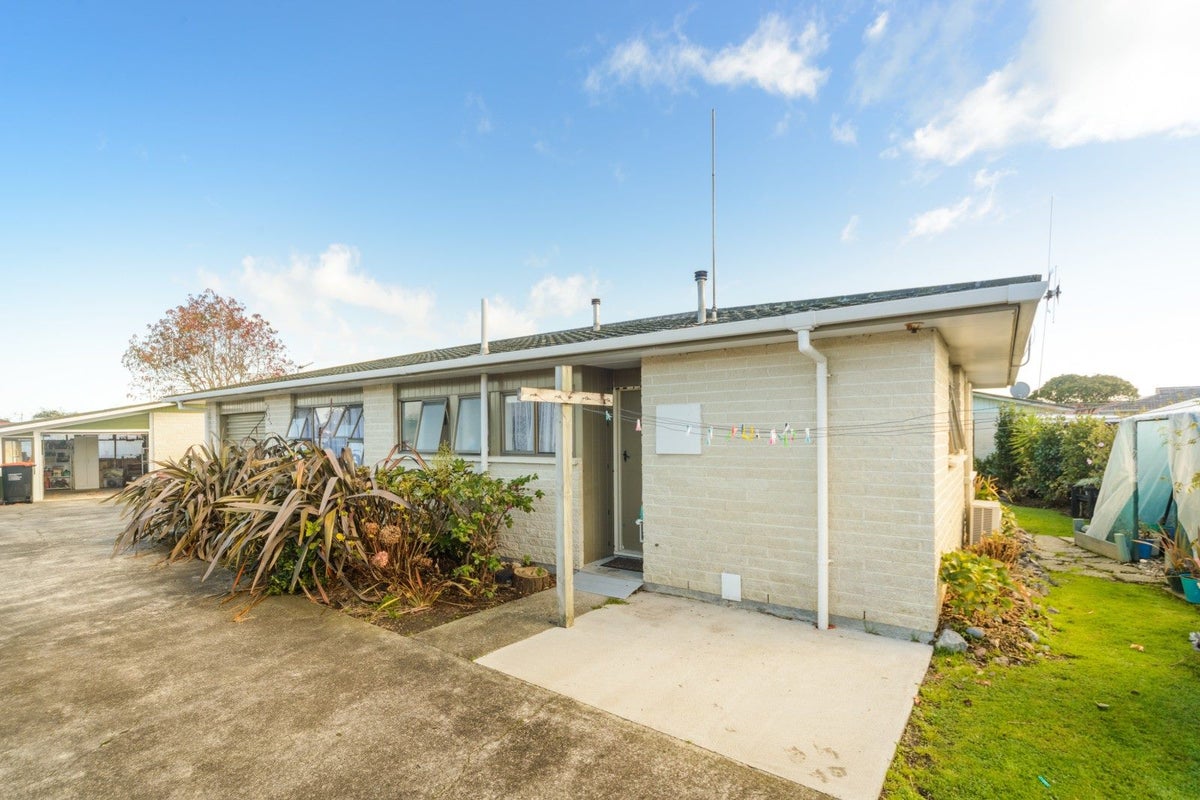 10 Bethel Court, Milson, Palmerston North - Carousel 12
