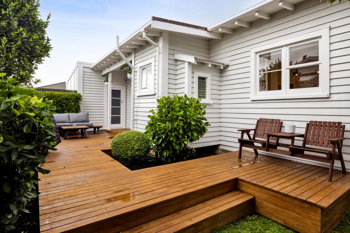 211 Coronation Avenue, Welbourn, New Plymouth - Carousel 1