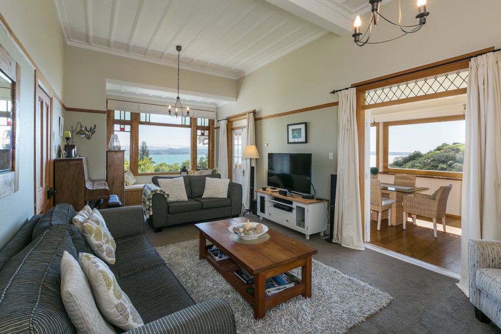 6 Seapoint Road, Bluff Hill, Napier - Carousel 2