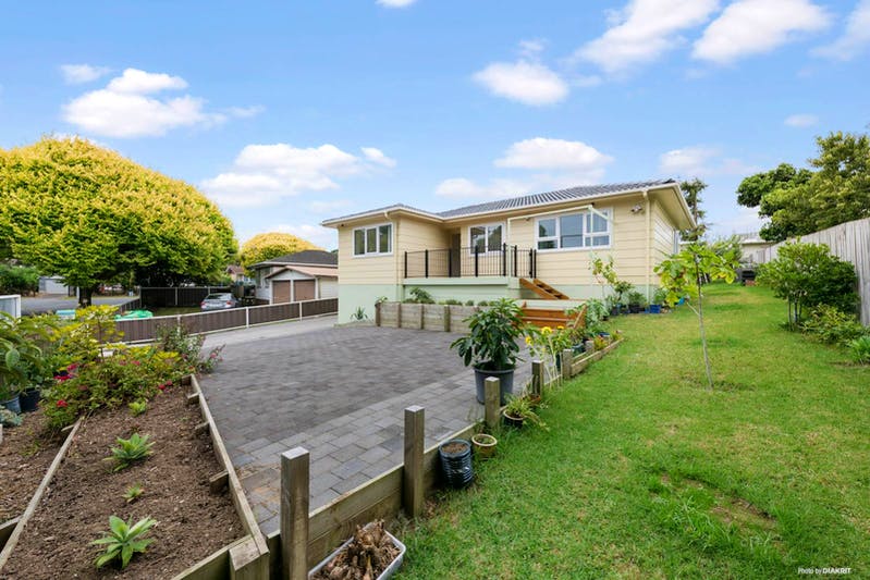 4 Galilee Avenue, Red Hill, Papakura - Carousel 1